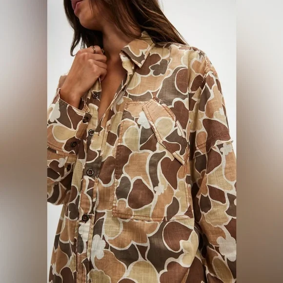 We The Free Flower Shirt Size Small - Picture 4 of 9